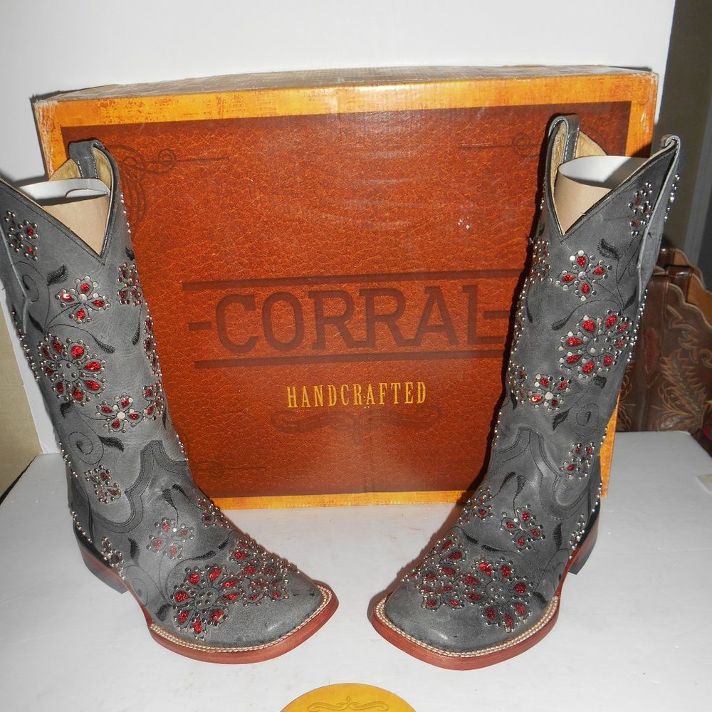 7 B NEW Ferrini Winter Blossom Grey Sequin & Studs sq toe, leather Sole Boots
